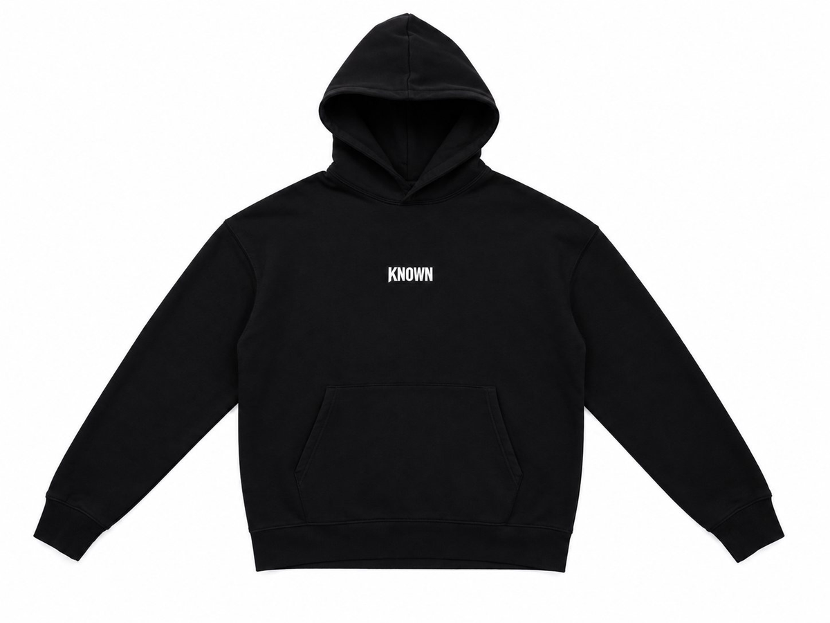 Schwarzer Hoodie von KNOWN, Produktansicht von vorn