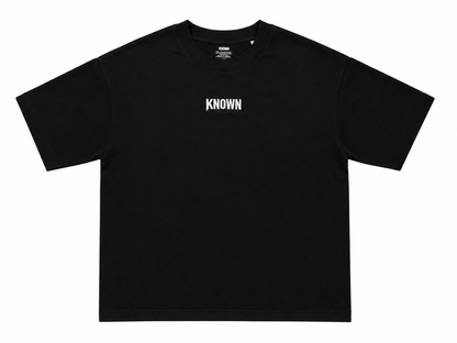 Schwarzes KNOWN T-Shirt, Produktansicht von vorn