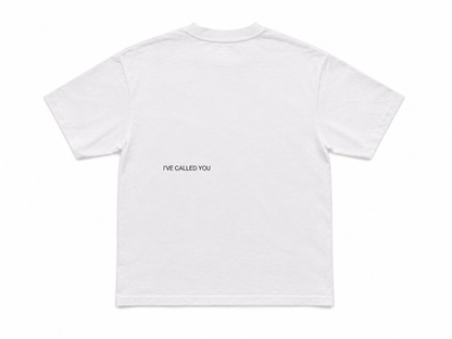 Weißes KNOWN T-Shirt, Rückseite mit schwarzem Schriftzug